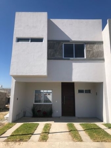 Hermosa casa a estrenar en venta en coto Los Pinos Nuevo Mexico Zapopan
