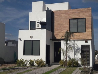 Hermosa Casa en Grand Juriquilla, Roof Garden, Jardín, 3 Recamaras, Despacho..