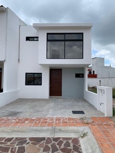 Hermosa Casa en Pedregal de Schoenstatt, Jardín, Terraza, 3 Recamaras, Alberca