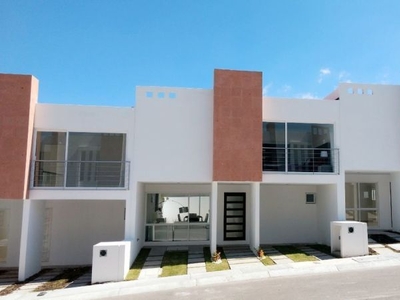 Hermosa Casa en Zibatá, Alberca, 3 Recamaras, Jardín, Seguridad, C.189 m2
