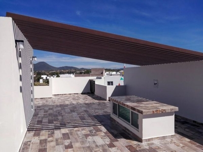 Hermosa Residencia de Autor en Cañadas del Arroyo, 3 Niveles, Roof Garden !!