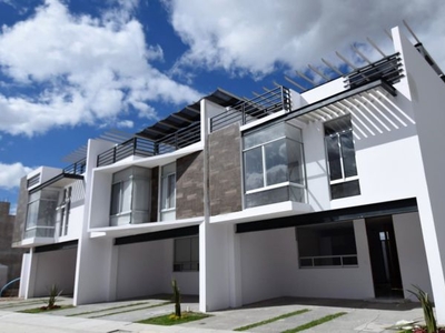 Hermosas Casas en El Pueblito Centro, ROOF GARDEN, Alberca, 3 Recámaras, PREMIUM