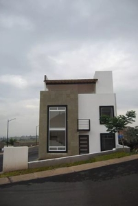 Preciosa Casa con ROOF GARDEN en El Condado, Cañadas del Lago, 3 Recámaras, LUJO