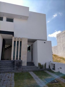 Preciosa Casa en Bio Grand Juriquilla, 3 Recamaras, SalaTV, Jardín, Terreno 180m