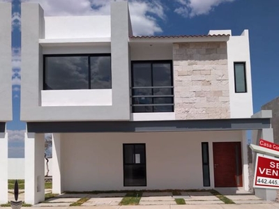 Preciosa Casa en Zibatá, Alberca, 3 Recámaras, Estudio, Jardín, 2.5 Baños, LUJO!