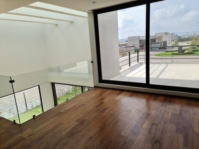 Residencia en Lomas del Campanario, T.321 m2, Gran Jardín, Cto Servicio.