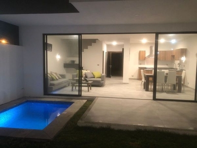 Se Vende Casa en San Isidro Juriquilla con Alberca Propia, 3 Recamaras, 3.5 Baño