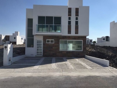 Se Vende Preciosa Casa en Grand Juriquilla, 190m2, 3 Recámaras, Estudio, PREMIUM