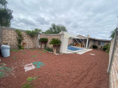 VENDO CASA CON ALBERCA EN SAN JUAN DEL RIO