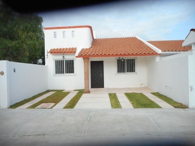 Vendo Casa en Las Trojes de UNA PLANTA, 3 Recamaras, Jardín, Roof Garden.