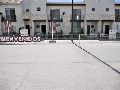 Venta de Casa de 3 recámaras Con Alberca en Mayorazgo al Sur, León, Guanajuato.