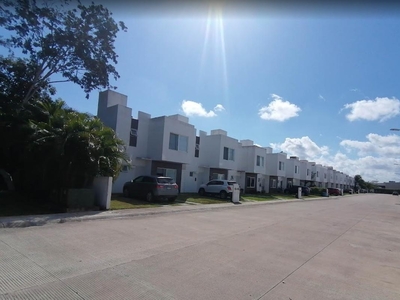 Doomos. REMATO CASA EN CDA JAZMINES 113 JARDINES DEL SUR 77535 CANCUN Q. ROO-FMM