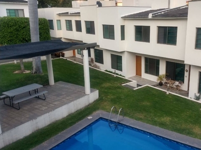Exclusiva casa en condominio cerca del centro de Cuernavaca.