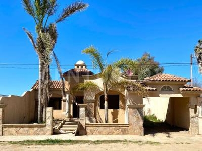 SE VENDE CASA EN EXCELENTE UBICACION EN SAN QUINTIN, B.C.