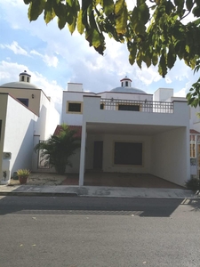 Doomos. Se renta casa en privada, Gran Santa Fe Norte, Mérida Yucatán
