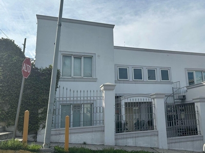 Doomos. Casa en Renta en Lomas del VAlle, San Pedro Garza García, N.L.