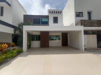 Doomos. Casa en Residencial Palmaris