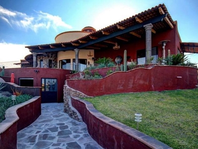 Doomos. Espectacular casa en exclusiva privada Rancho Los Labradores, San Miguel de Allende!