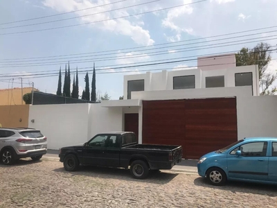 Doomos. Preciosa Residencia de AUTOR en JURICA, Nueva, Alberca, 4 Recámaras, PREMIUM !!