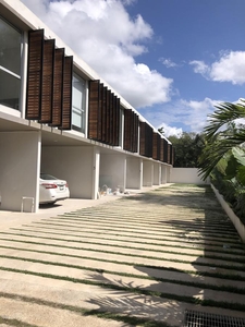 Doomos. Renta Casa Amueblada - Temozón Norte Mérida Yucatán