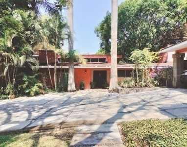 Casa A Precio De Terreno | Las Quintas