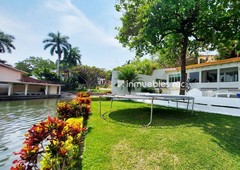 casa, hotel en venta con club de playa frente al lago - 900 m2