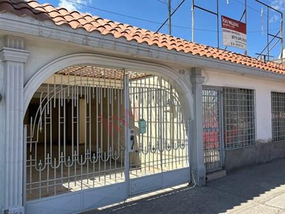 Casa En Venta De Dos Plantas Con Cochera Techada Para 3 Autos, Blvd. Francisco Sarabia, Torreón,...