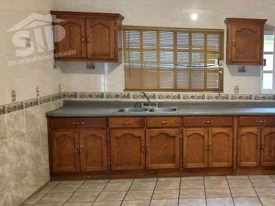 ¡vive En El Norte De Saltillo! Casa En Renta Con Excelente Ubicación Y Amplios Espacios