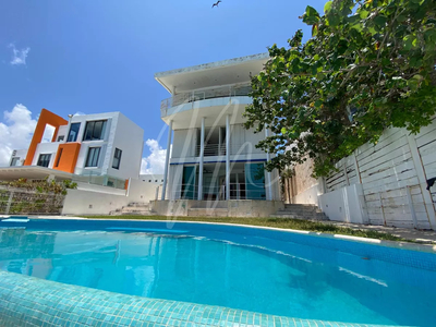 Casa En Venta Beach Front En Cancun, Punta Sam, Puerto Juárez