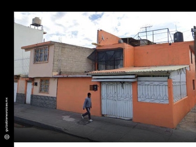 Doomos. Casa en Remate Bancario en Francisco Morazán, Col. Ampl. Providencia, Gustavo A. Madero, CDMX.