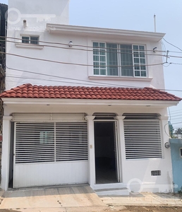 Doomos. Casa en venta en calle Búhos, Esq. con Avestruces, Col. Santa Isabel, 3era Etapa, en Coatzacoalcos Veracruz.