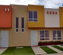 Casa De 3 Recámaras Con Recámara En Planta Baja, Cocina Instalada