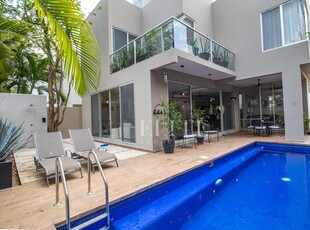 Doomos. Casa Amueblada en Renta en Residencial Cumbres Cancun