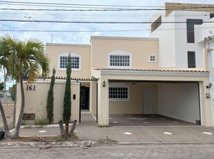 Doomos. Casa en Fraccionamiento Lomas de Mazatlán, Mazatlán, Sinaloa