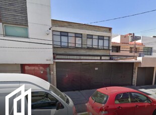 Doomos. Casa en Remate Bancario con excelente ubicación en colonia Del Valle