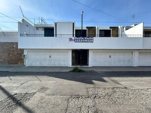 Doomos. Casa en venta en Huexotitla atrás del parque Juárez