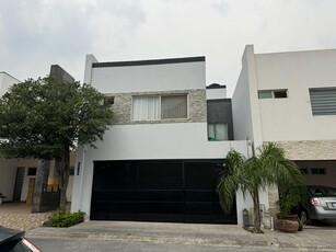 Doomos. CASA EN VENTA EN SANTA CATARINA