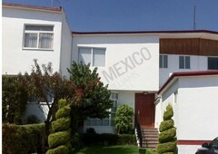 acogedora casa en renta con jardín privado