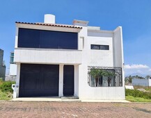 PRECIOSA CASA SUPER AMPLIA FRACC. VILLAS DEL LAGO $5,500,000