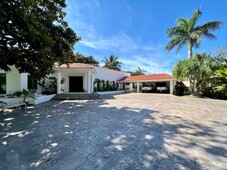 casa tipo quinta estilo californiano ubicada en chichí suárez con 2000 m2.