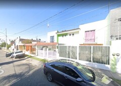 VENDO CASA EN LOS ARRAYANES-GDL