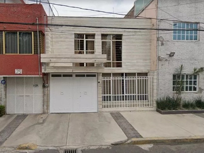 A La Venta Modesta Y Conservada Casa En Gustavo A. Madero, Inmejorable Remate Bancario