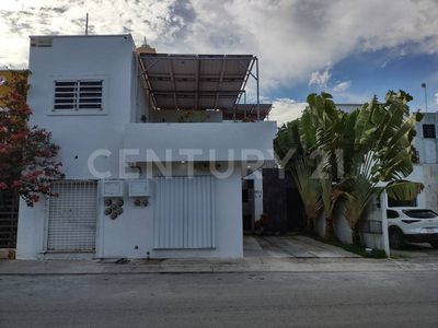 Casa Amplia De 4 Hab Con Local Comercial En Cataluña Ii Playa Del Carmen P4083