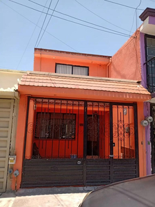 Casa En Venta Sobre Calle, Izcalli Cuauhtemoc V, Metepec, Las Torres