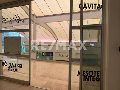 Renta Local En Palmas Plaza Con Cubículos 72m2 Planta Alta