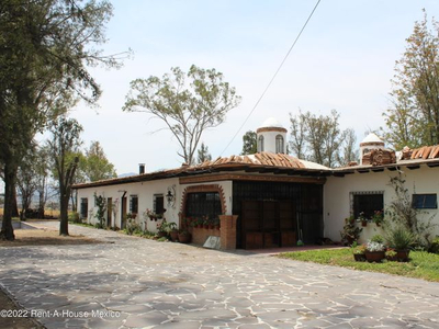 San Miguel De Allende. Casa Con Cuarto De Servicio Y Viñedos, Venta
