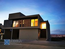 renta casa de 4 recámaras con baño, jardín, terraza, residencial del roble, slp