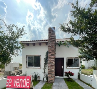 Casa de 3 recámaras en Ciudad Maderas, con amenidades y recámaras en planta baja