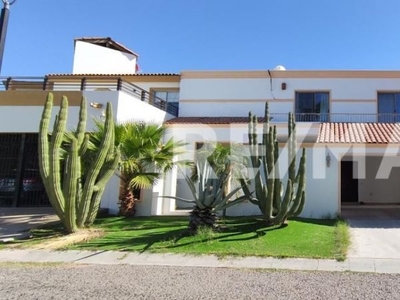 Casa de dos plantas en venta en Loreto Residencial, Hermosillo, Sonora.