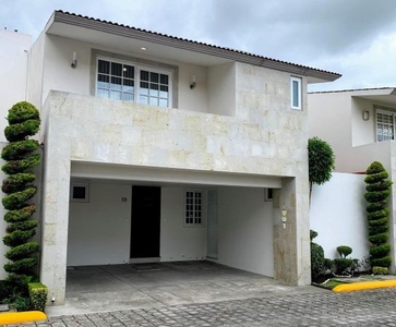 CASA EN PASEO DE LA ASUNCIÓN, METEPEC CON AMPLIOS ESPACIOS,